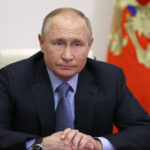 <strong>Путин поручил главам регионов обеспечить стабильность в экономике</strong>