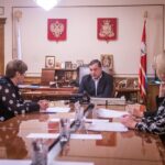 <strong>Губернатор Смоленской области провел рабочее совещание по вопросу введения универсального пособия</strong>