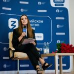 «Всегда работать над собой»: телеведущая Екатерина Андреева выступила на лекции Общества «Знания» в Смоленске